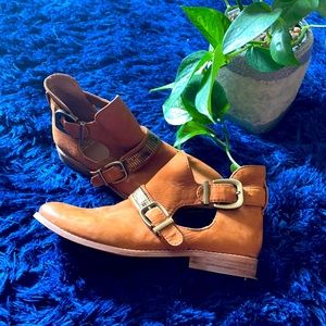 Super cute leather ankle booties
